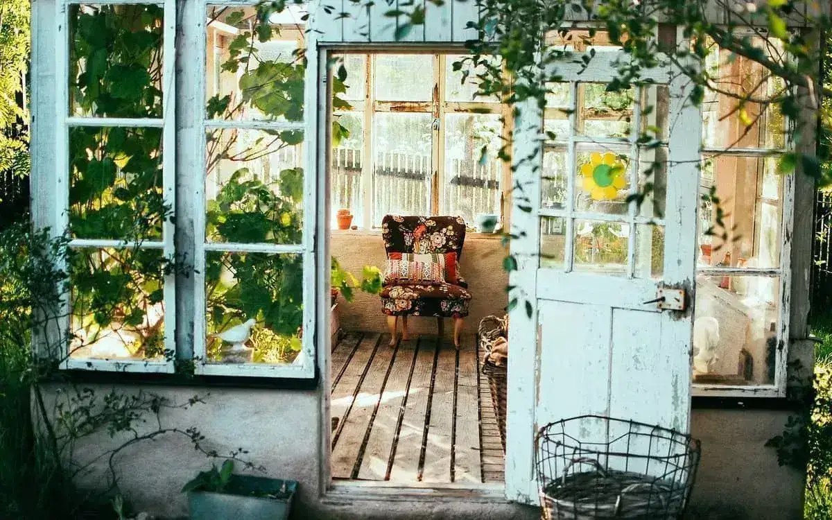 A warm Dorset holiday cottage — Full Bed Hosts after a property owner switched agents