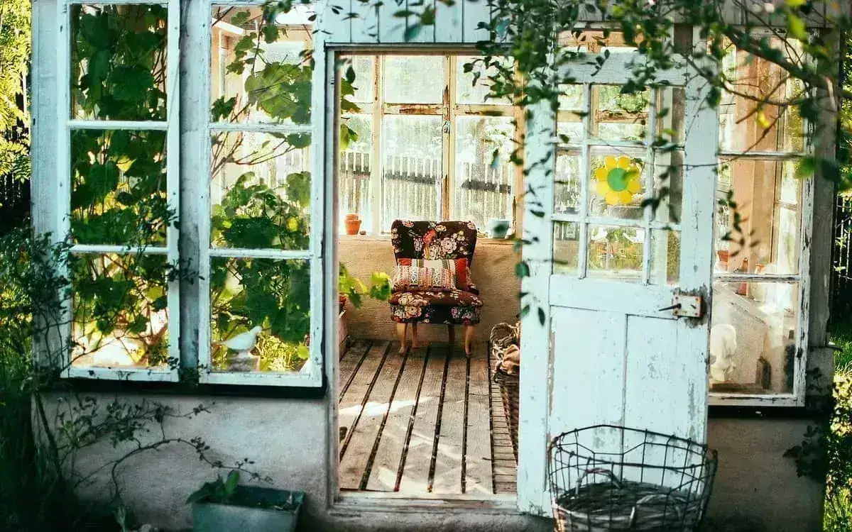 A warm Dorset holiday cottage — Full Bed Hosts after a property owner switched agents
